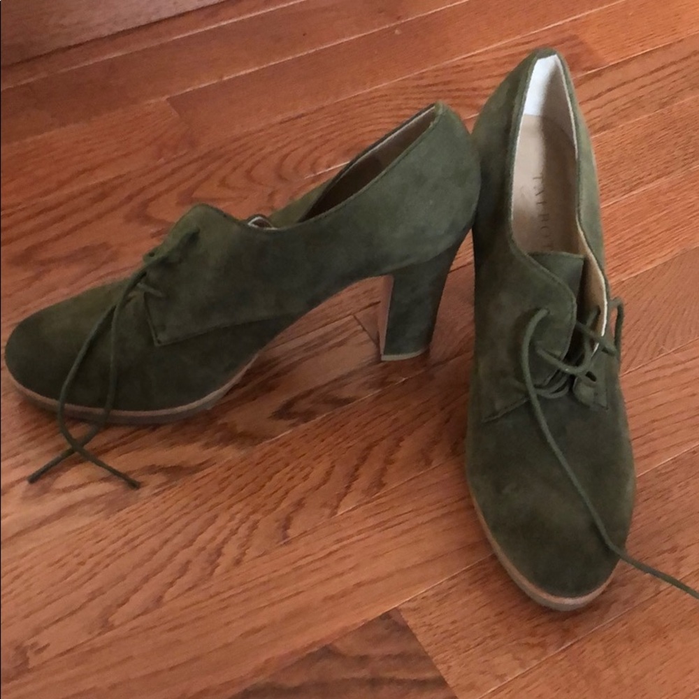 BNWT  Talbots Suede Olive Booties